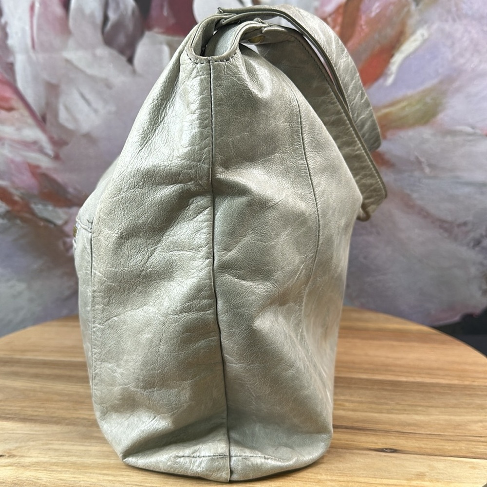 HOBO Metallic Pearl Leather Shoulder Bag in Champagne - Picture 4 of 8